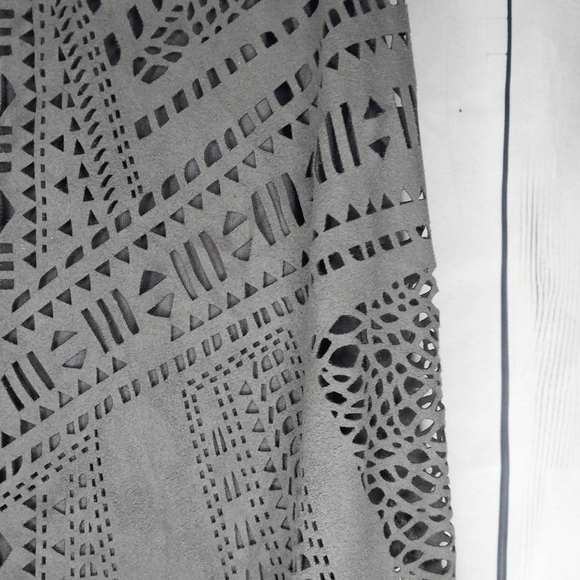 Sam Edelman Women Grey Faux Suede Laser Cut Out Hi-Low Tank Top Sz XS - Picture 8 of 13